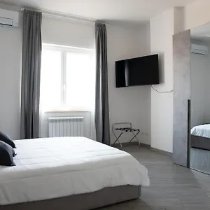 Monteleone ,12 , Nápoles Italia